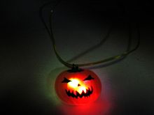 Медальон Тыква светящийся LESD1283, оранжевый пластик, шнурок, размер 5*5 см