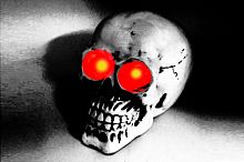 Череп белый со светящимися глазами, керамика, размер 15*11*9 см